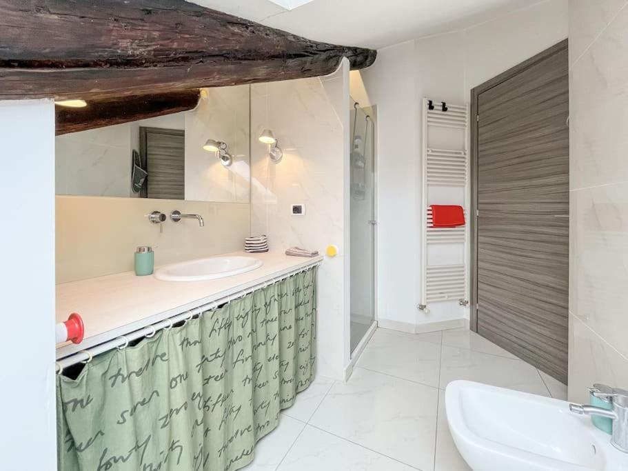 Cozy Attic In The City Center Turin Exterior photo